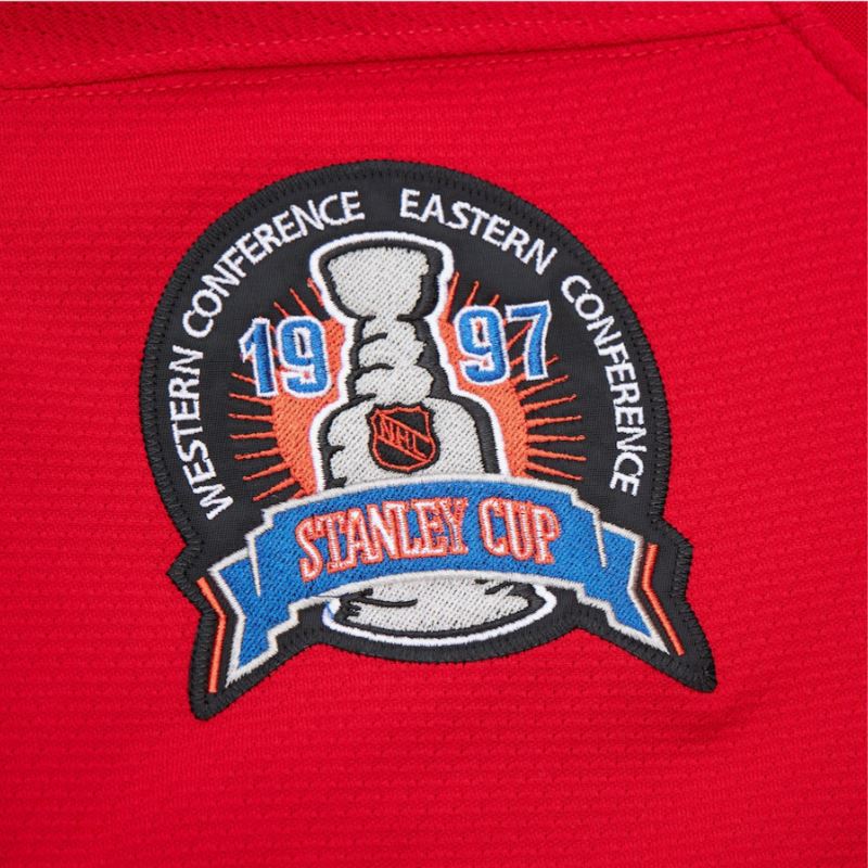 Mitchell & Ness NHL Steve Yzerman Detroit Red Wings 1997 Stanley Cup Finals Jersey - Red