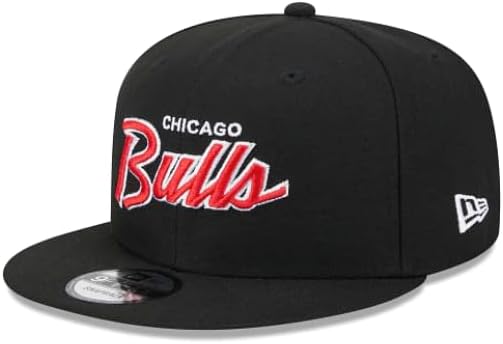 New Era Men’s NBA Chicago Bulls Evergreen Script 9FIFTY Snapback Hat – Black