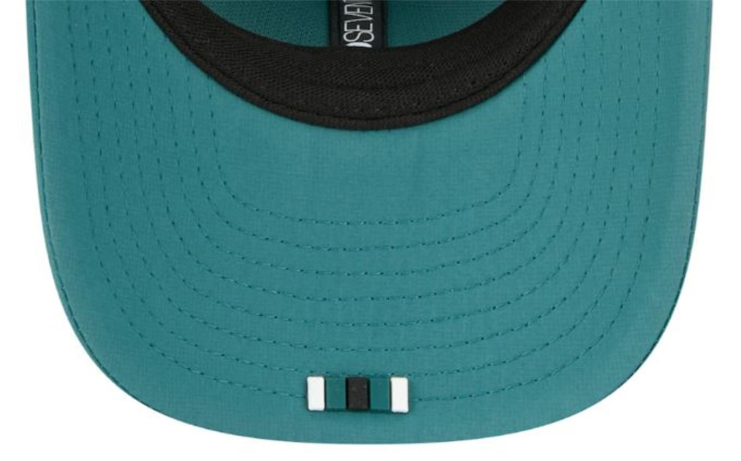 New Era NFL Philadelphia Eagles 2025 Sideline 9SEVENTY Trucker Adjustable Hat - Green
