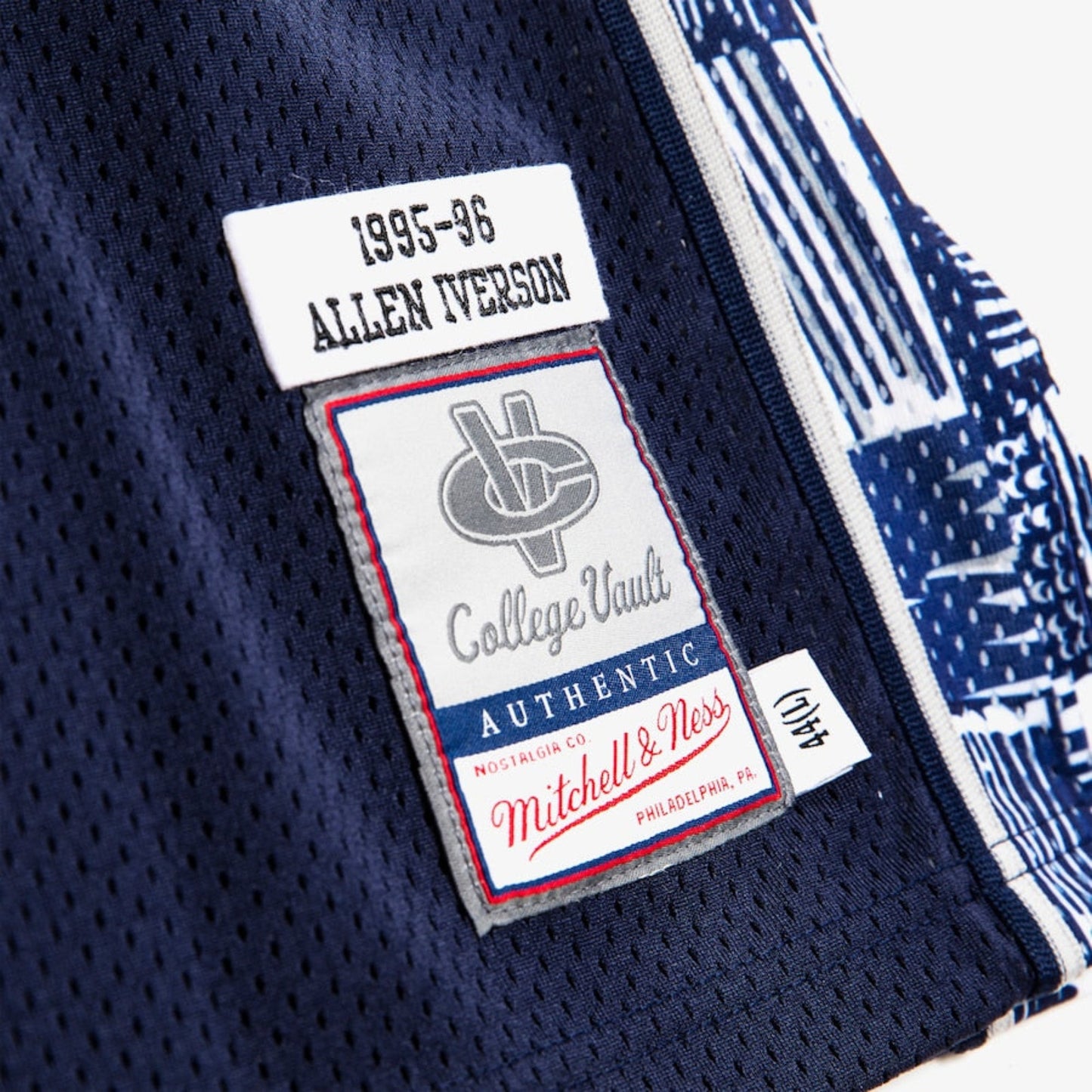 Mitchell & Ness NCAA Allen Iverson Georgetown Hoyas 1995/96 AUTHENTIC Jersey - Navy