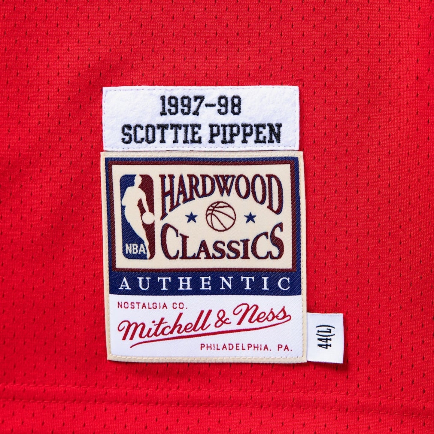 Mitchell & Ness Men's NBA Chicago Bulls 1997/98 Finals Patch Scottie Pippen Authentic Jersey -Red