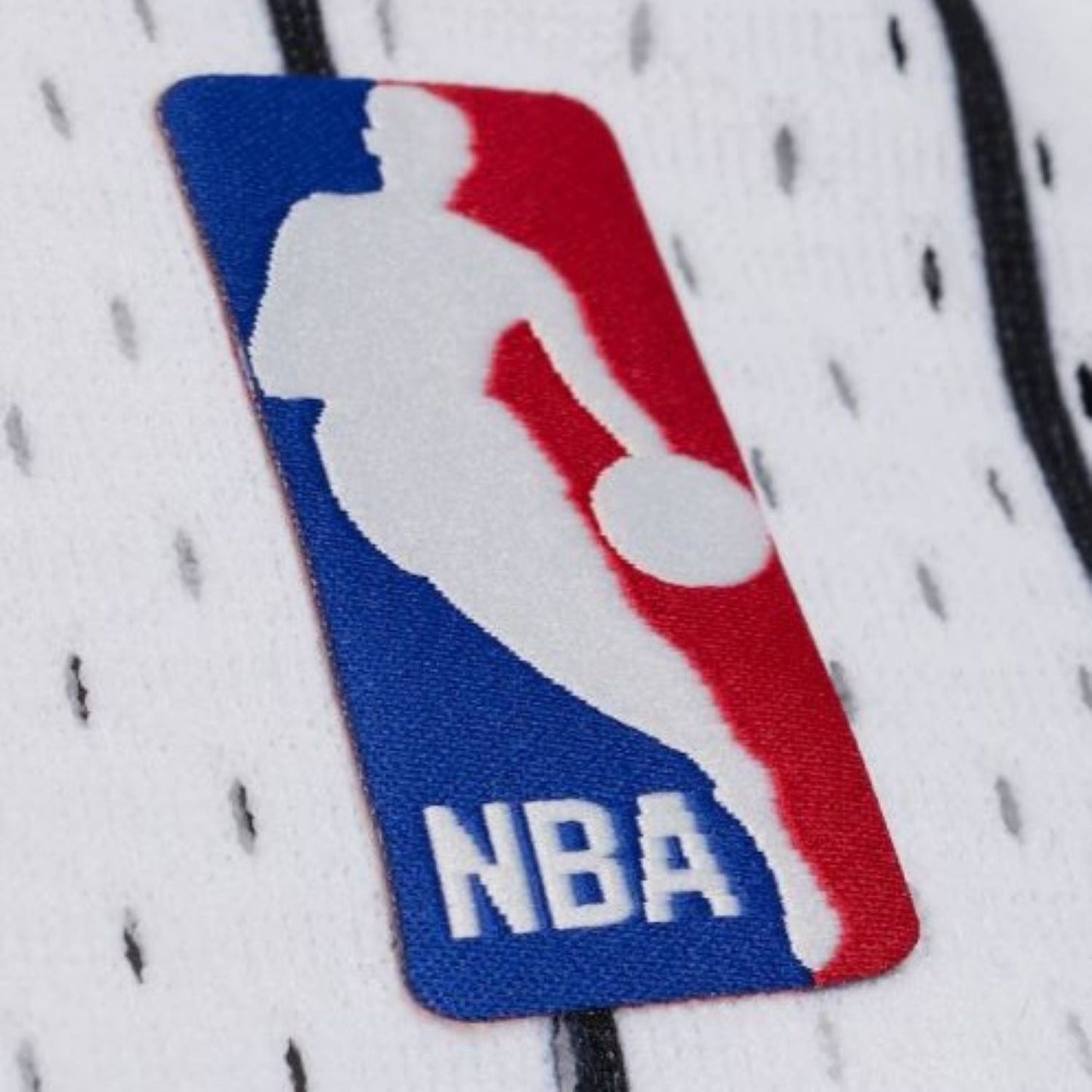 Mitchell & Ness NBA Anfernee Hardaway Orlando Magic 1993-94 Swingman Player Jersey - White/Black Pinstripe