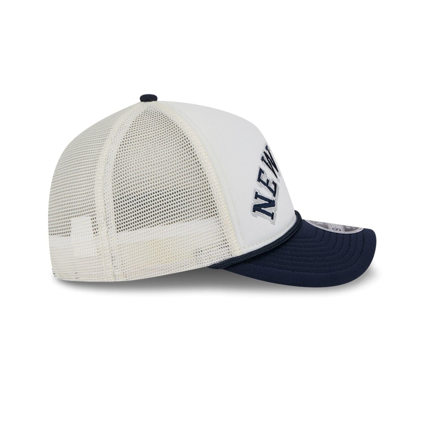 New Era MLB New York Yankees 9FORTY Chrome Arch M-Crown A-Frame Adjustable Trucker Cap - White / Navy