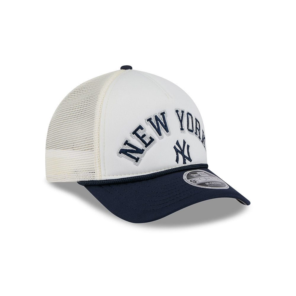 New Era MLB New York Yankees 9FORTY Chrome Arch M-Crown A-Frame Adjustable Trucker Cap - White / Navy