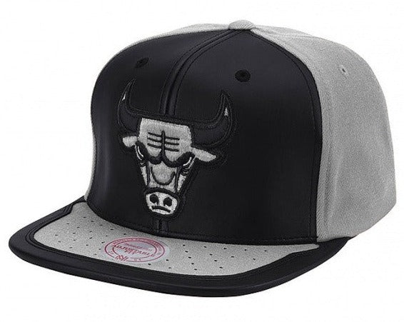 Men's Mitchell & Ness Chicago Bulls Day 1 Snapback Hat - Black/Grey