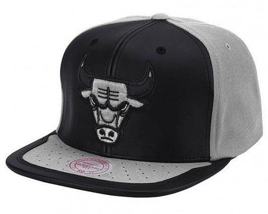 Men's Mitchell & Ness Chicago Bulls Day 1 Snapback Hat - Black/Grey